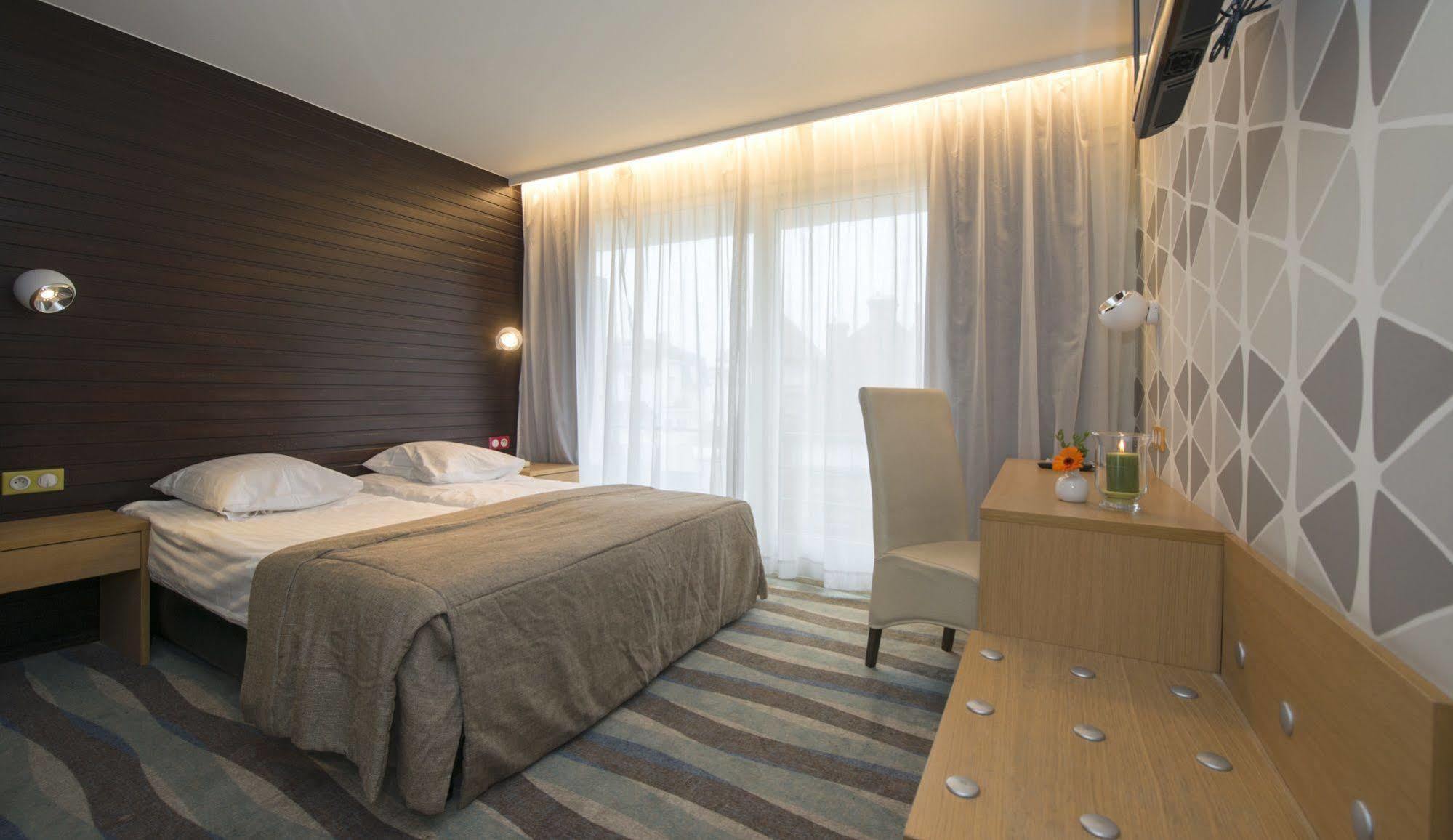 Hotel Maxim De Panne Exterior photo